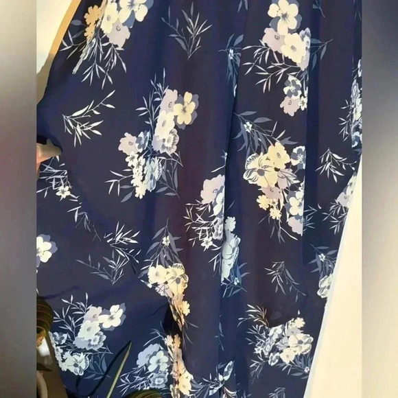 Flowy  halter dress - Picture 4 of 4